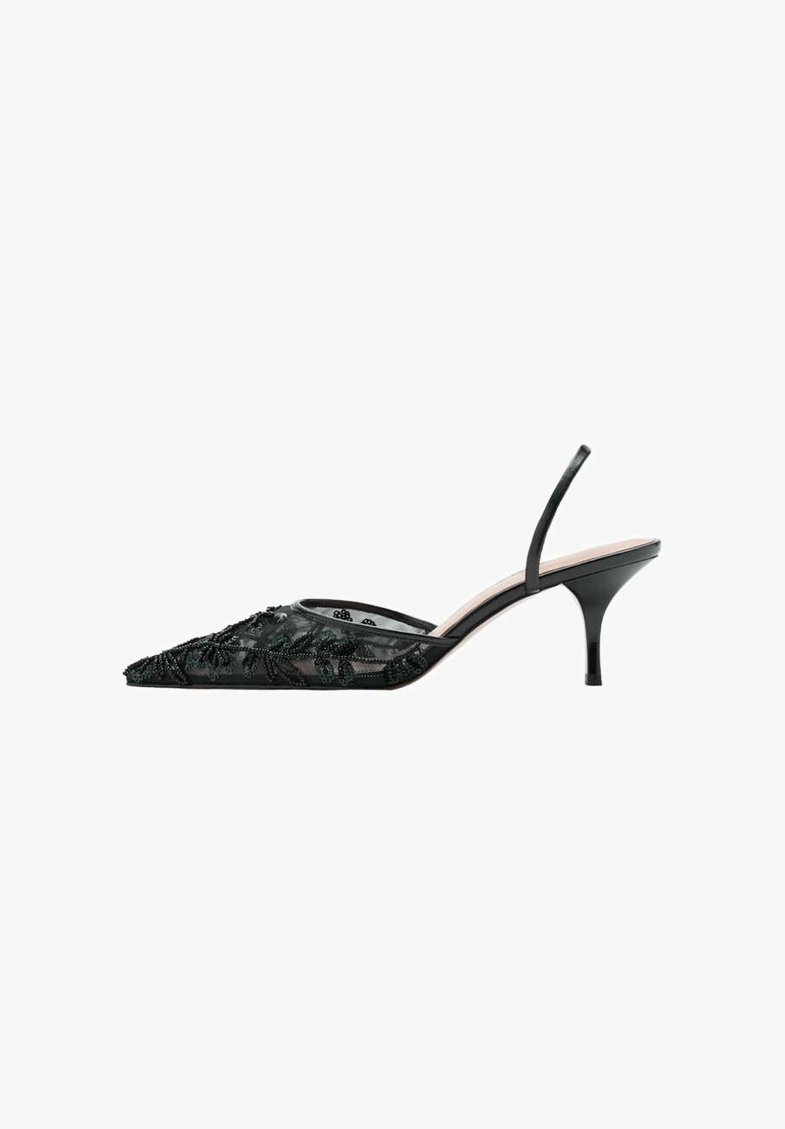 Escarpin noir à bout pointu, bride arrière, talon bas et tissu transparent avec motif floral brodé.