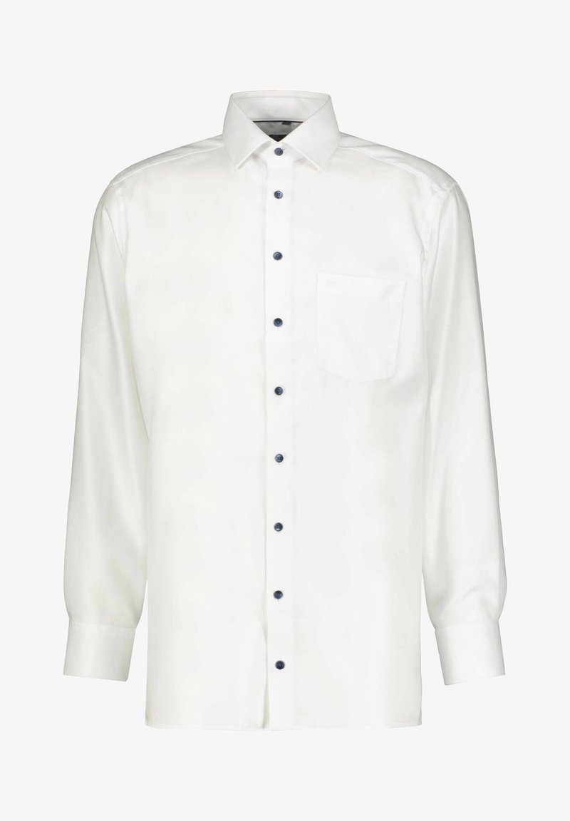 Chemise blanche à manches longues avec fermeture boutonnée sur le devant, une poche poitrine unique et col rigide pointu.