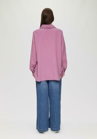 QS OVERSIZED fioletowy