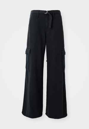 Pantalons cargo larges noirs en coton avec ceinture à nouer, dotés de deux poches latérales et d'une texture de tissu lisse.