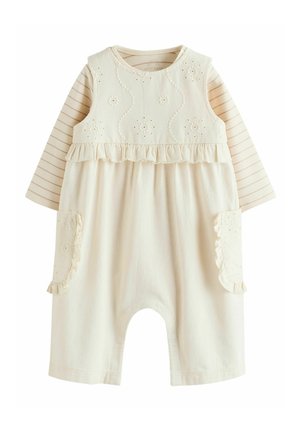 Romper de crema claro con mangas largas a rayas; cuenta con bordados florales, volantes en la cintura y bolsillos decorativos con bordes rizados.