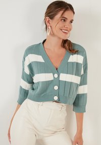 LELA REGULAR FIT - Kardiganas - light green