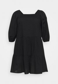 Schwarzes Kleid mit Puffärmeln, quadratischem Ausschnitt, gestuftem Volantsaum und subtiler, gepunkteter Textur im gesamten Stoff.