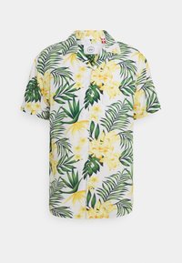 Lyhythihainen paita valkoisesta kankaasta, jossa on kirkas keltainen kukkakuosi ja vihreät lehdet, klassisella kauluksella ja nappikiinnityksellä edessä.