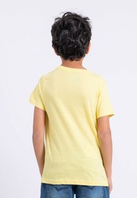 Ritchie Jeans NABARZU J - T-shirt imprimé - jaune