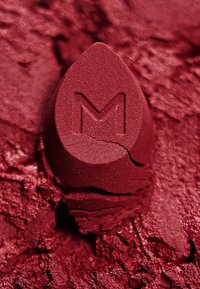 MÁDARA VELVET WEAR MATTE CREAM LIPSTICK ciemnoczerwony