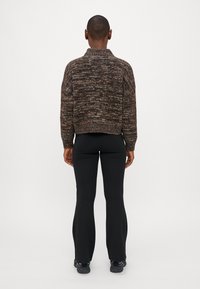 Vero Moda Petite VMDAIMA - Pulóver - chocolate torte/silver mink/gold