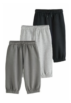 Drei Paar Jogginghosen mit elastischem Bund und Bündchen in Schwarz, Hellgrau und Dunkelgrau, übereinander auf weißem Hintergrund angeordnet.