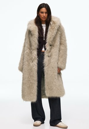 Bershka, LONG FAUX FUR COAT - Manteau d'hiver - beige