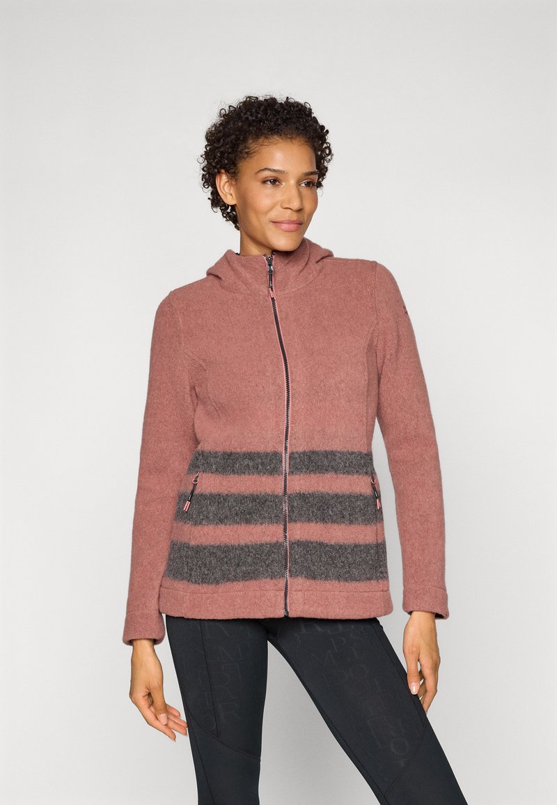 Giacca in pile rosa con zip frontale, cappuccio e strisce orizzontali grigie. Presenta tasche laterali con zip a contrasto.