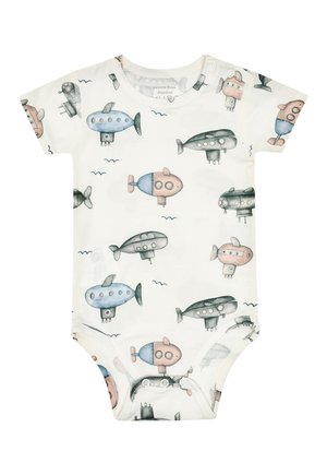 Weißer Baby-Strampler mit kurzen Ärmeln, versehen mit einem Muster aus blauen, rosa und grauen U-Booten und kleinen Wellen auf dem Stoff.