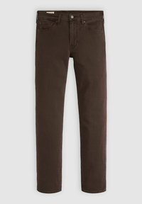 Jeans de mezclilla de color marrón oscuro con un diseño clásico de pierna recta. Presentan bolsillos delanteros, cremallera y una cinturilla simple con presillas para cinturón.