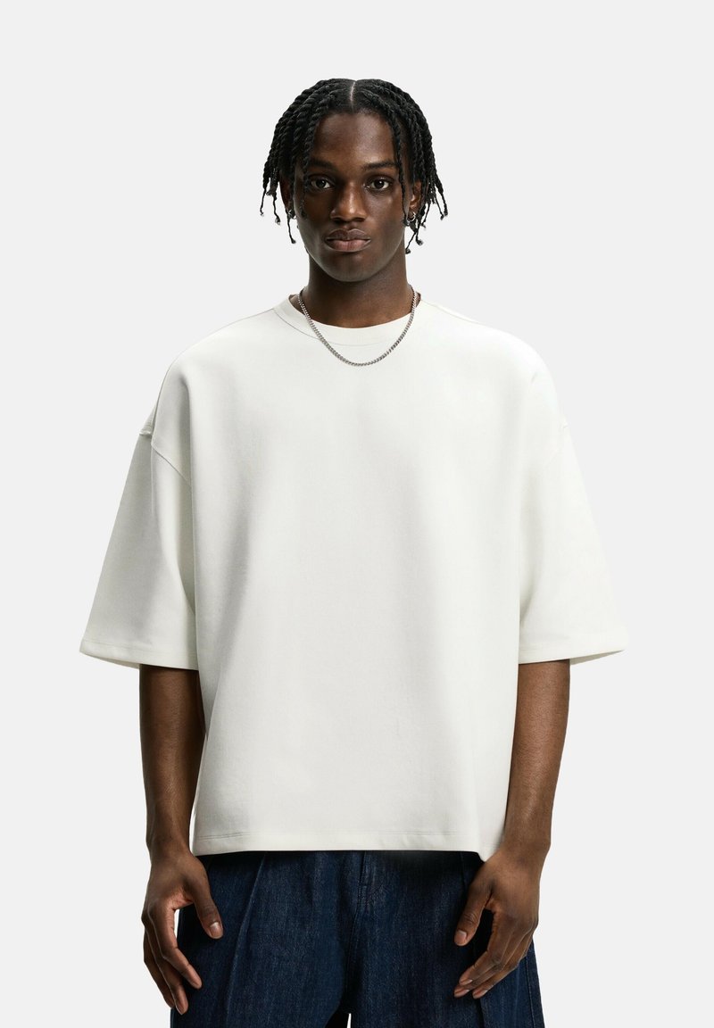 Bershka - OVERSIZED - Navadna majica - white, Povečajte