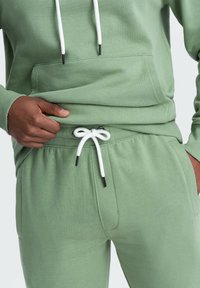 Ombre KANGAROO SET - Chándal - green