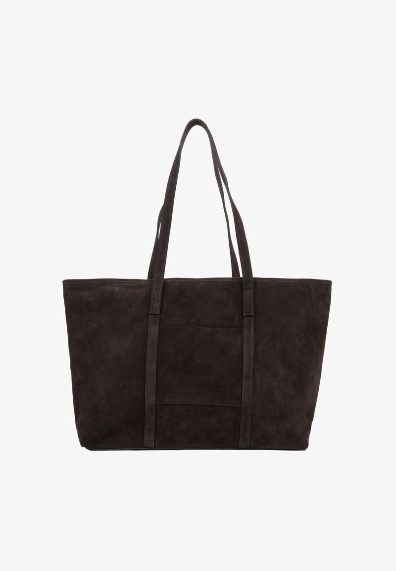Torba typu tote z ciemnobrązowego zamszu z dwoma długimi uchwytami, prostokątnym kształtem i przednią kieszenią; gładka tekstura o matowym wykończeniu.