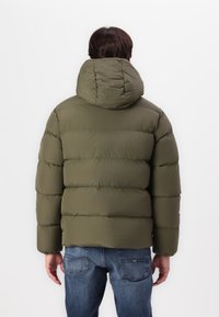 Tommy Hilfiger HOODED PUFFER  - Piumino - army green