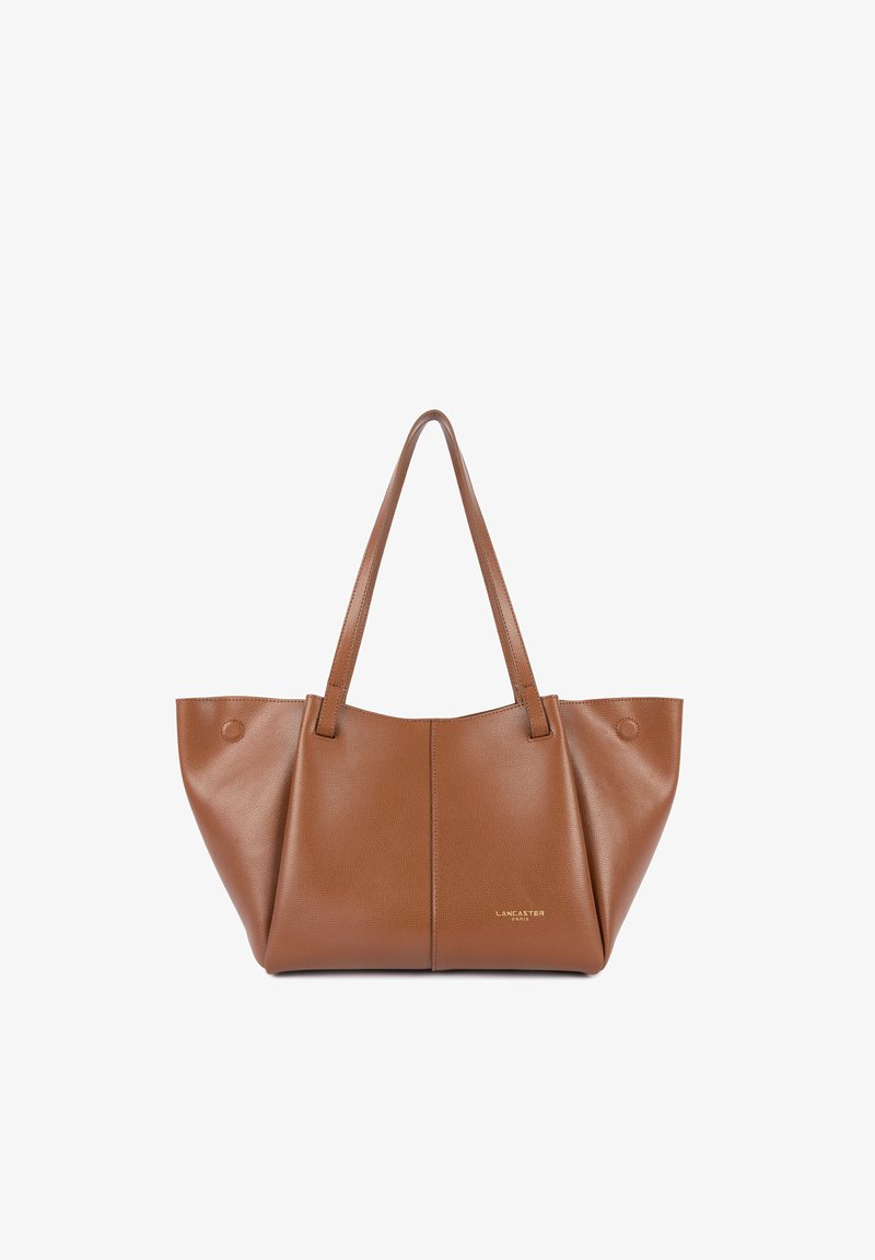 Sac fourre-tout en cuir marron texturé avec deux poignées, ouverture supérieure, couture centrale et détail logo doré à l'avant. Design souple et profilé.