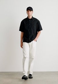 Les Deux GLOBE LOOSE SHIRT - Marškiniai - black