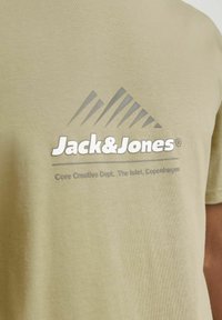 Jack & Jones LOGO RUNDHALSAUSSCHNITT - Print T-shirt - silver sage