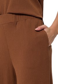 zero Housut - brown