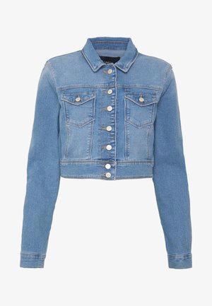 Jasnoniebieska krótka kurtka dżinsowa z zapięciem na guziki z przodu, dwiema kieszeniami na piersi i kołnierzykiem. Charakteryzuje się lekko wyblakłą strukturą i kontrastowym przeszyciem.