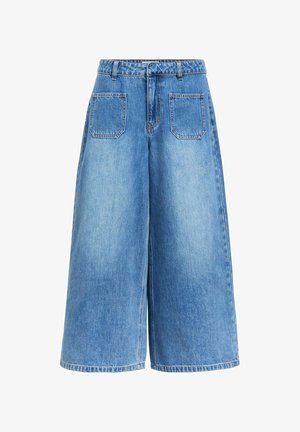 Széles szárú kék farmer culotte elülső foltzsebekkel, övbújtatókkal és magas derékkal.