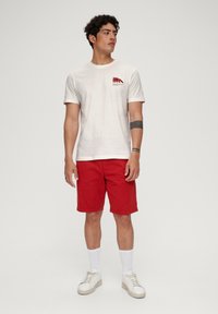 s.Oliver MIT FRONTPRINT - T-shirt imprimé - weiß