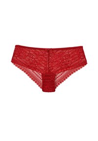 Perizoma rosso in pizzo con motivi floreali, texture semitrasparente, bordi scallopati e un piccolo fiocco al centro frontale.