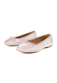 Ballerine rosa chiaro in satin con punta arrotondata e un accento a fiocco davanti, dotate di suola in gomma piatta.