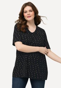 Ulla Popken SHORT SLEEVE - Triko s potiskem - navy blue