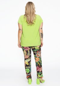 YOEK Wide Fit - T-shirts basic - bright green