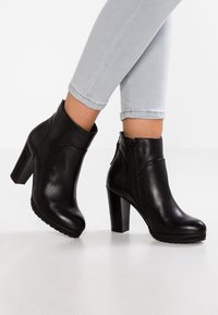 Lazamani Botines de tacón - black