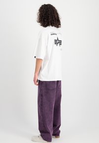 Alpha Industries LOGO - Nyomott mintás póló - white