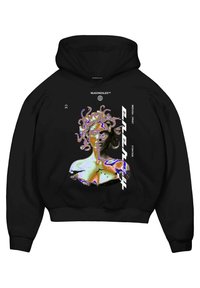 Felpa nera con cappuccio, caratterizzata da una grafica multicolore di una figura simile a Medusa, con testo in evidenza e una tasca a marsupio frontale.