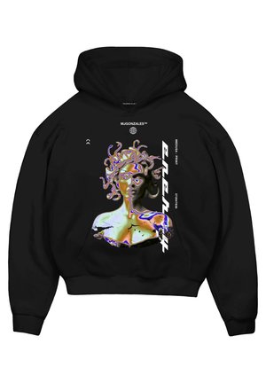 Melna kapucīne ar daudzkrāsainu grafiku, kas attēlo Medūzas līdzīgu figūru, ar izteiksmīgu tekstu un priekšējo kangarū pocket.