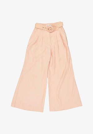 Pantalon taille haute à jambes larges couleur pêche avec plis et ceinture assortie à boucle ronde, présenté sur un fond blanc plat.