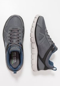 Skechers Wide Fit TRACK - Sapatilhas - grey/navy