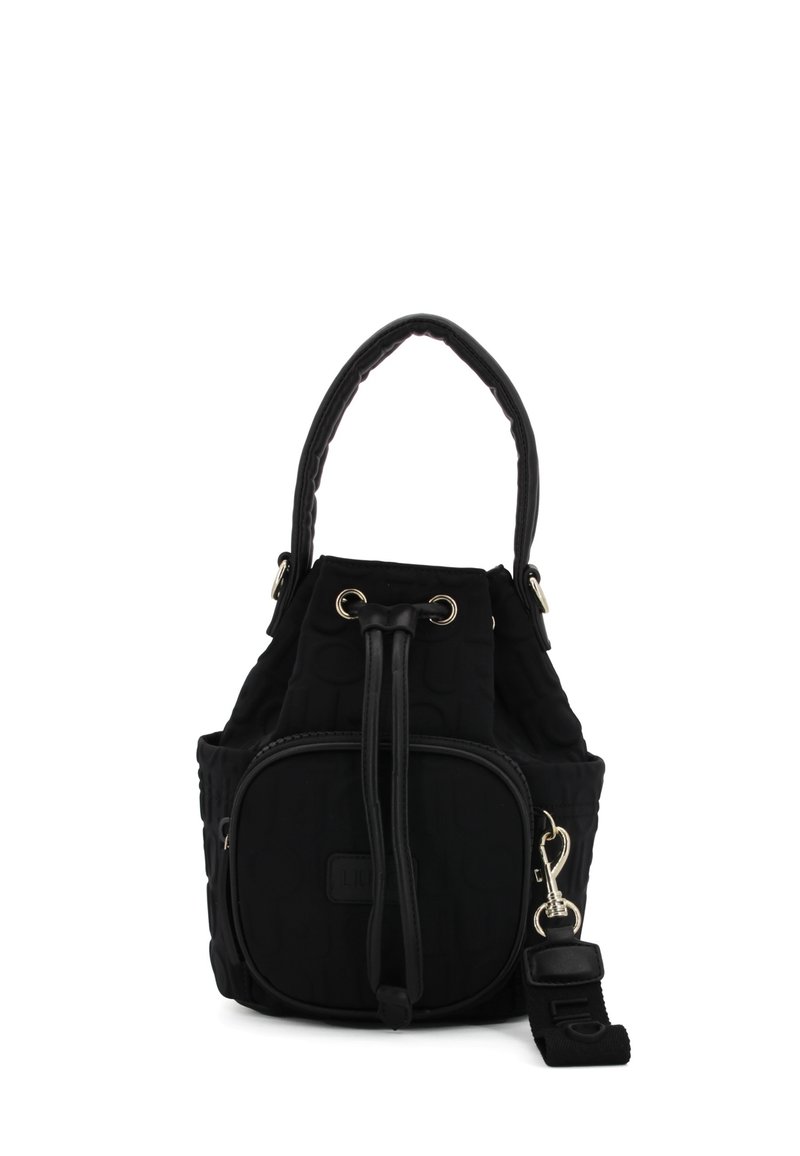Borsa a secchiello in tessuto nero con superficie texturizzata, hardware dorato, tracolla regolabile e tasca anteriore con zip. Dotata di chiusura con coulisse.