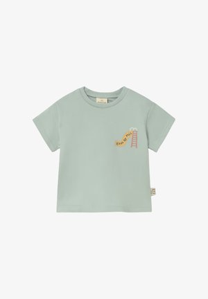 T-shirt verde chiaro per bambino con maniche corte e una piccola grafica di uno scivolo con la scritta "Eres lo más" sul petto.