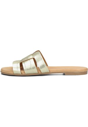 Metalen gouden slippert met drie brede, textuurlijnen; lichtbruine voetbed en zool. Vlak ontwerp geschikt voor casual draag.