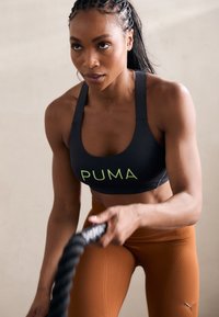 Puma 4KEEPS EVERSCULPT  - Športni modrček s srednjo podporo - flat dark gray/fizzy apple