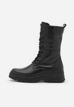 Kozaki na platformie