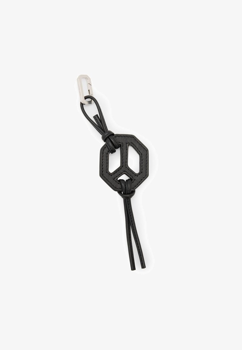 Portachiavi in pelle nera con centro ottagonale, anelli annodati e moschettone argentato su sfondo bianco.