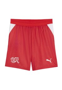 Pantalones cortos deportivos rojos con un patrón texturizado, detalles laterales blancos, cintura elástica y un logo blanco de Puma en la pierna izquierda.