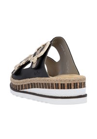 Sandale en cuir noir avec quincaillerie dorée, semelle en jute tissée, détail en liège rayé, semelle intermédiaire blanche, dos ouvert et semelle intérieure matelassée.