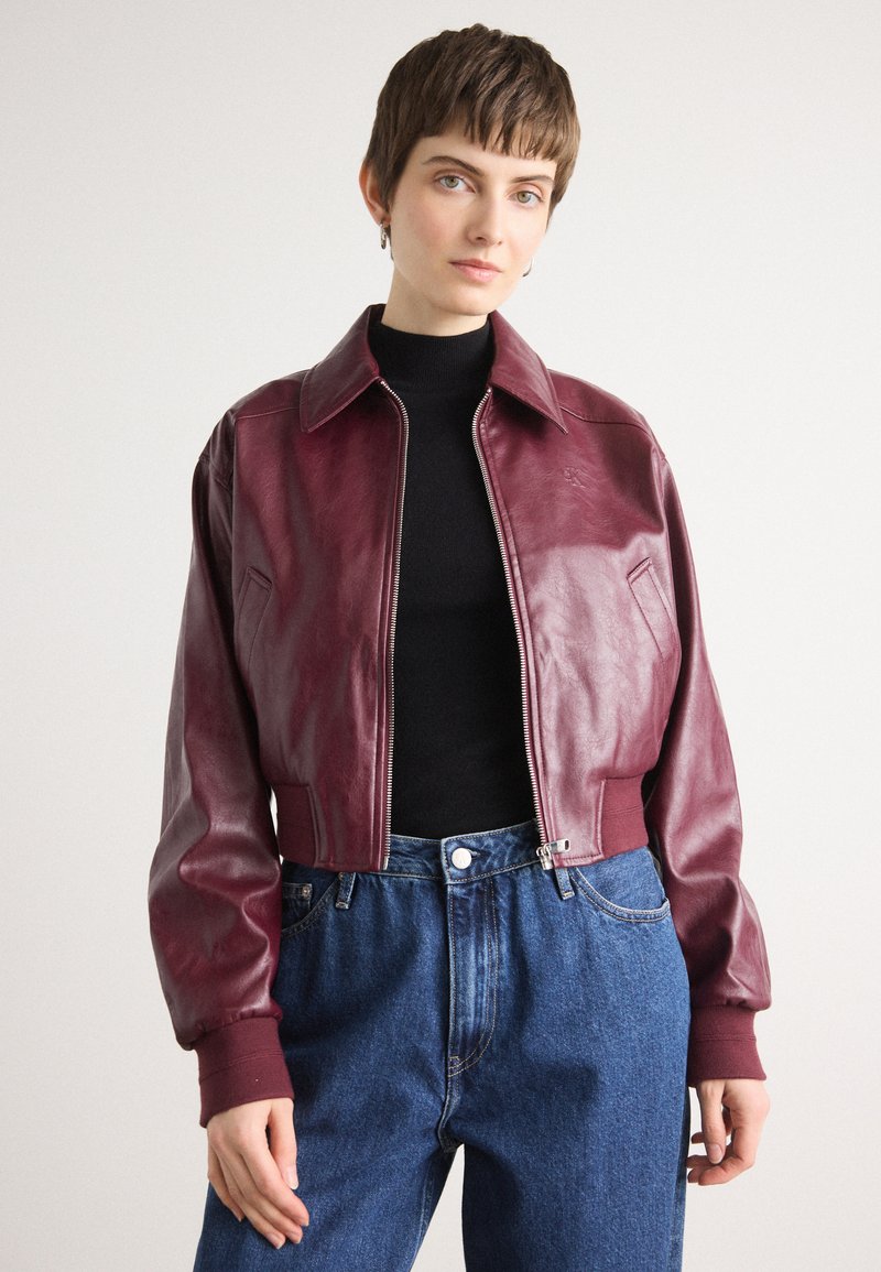 Calvin Klein Jeans CROPPED CRINKLE - Bomber bunda - deep rouge