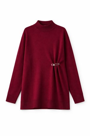 Vīna sarkansinīts džemperis ar augstu apkakli un garām piedurknēm. Rotāts ar dekoratīvu drošības tapu un rāvējslēdzēja aprocēm un apakšu. Mīksta tekstūra.