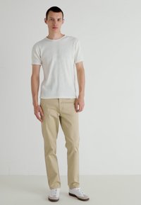 DOCKERS ORIGINAL SLIM - Chinos - safari