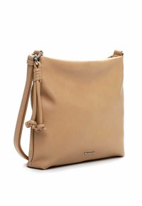 Beżowa skórzana torebka na ramię o gładkiej fakturze, zaokrąglonym kształcie, regulowanym pasku i subtelnym detalu z logo z przodu.