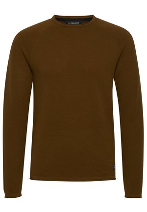 Pullover marrone a maniche lunghe con scollo rotondo, caratterizzato da un motivo testurizzato, maniche raglan e una piccola etichetta del marchio sul lato sinistro.